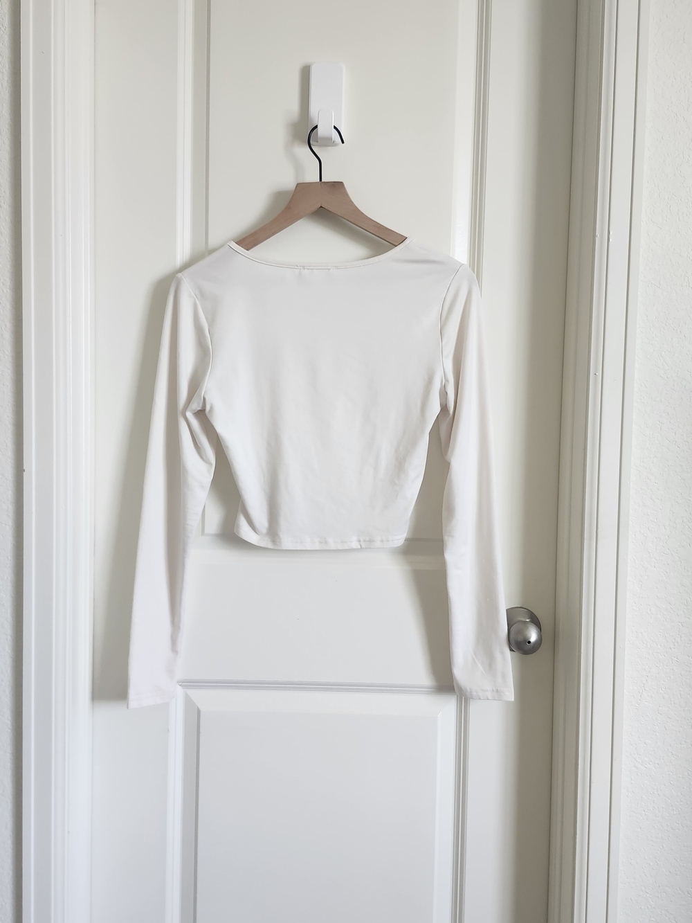 2 Long Sleeve Crop Tops - Picture 11 of 12